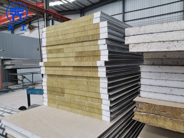 彩鋼瓦夾心巖棉板(彩鋼復(fù)合巖棉板) 彩鋼瓦夾心巖棉板(彩鋼復(fù)合巖棉板)